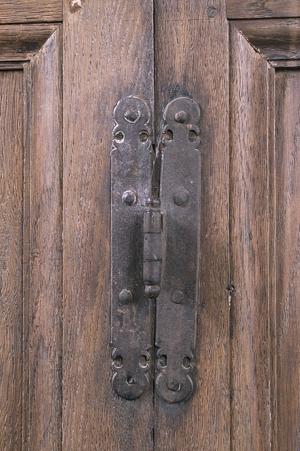 Foliated raising H hinge, 18th century