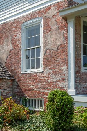 Brickwork after 1735 with 19th-century stucco