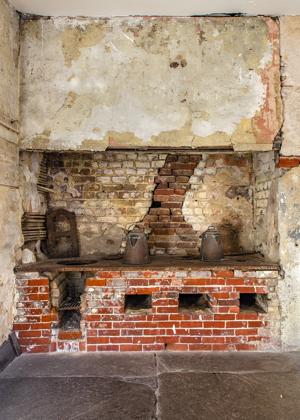 1850s stew stove detail