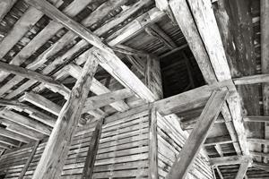 Built late 18th c; modiied in the 1830s; attic access for wagon