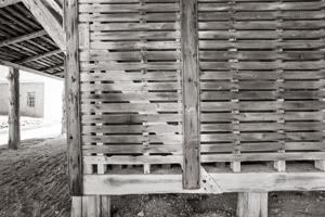 Built late 18th c; modiied in the 1830s; wooden piers part of 18