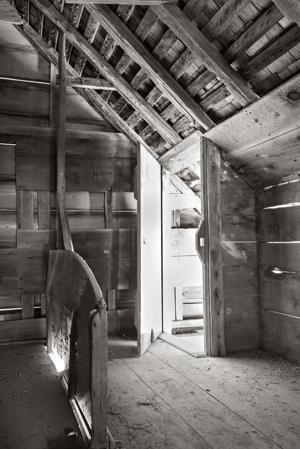 Built late 18th c; modiied in the 1830s; doorway to wagon access