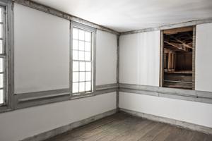 Exposed corner post, second story over the hall, 1730s