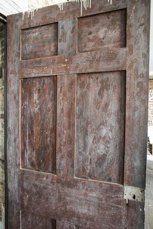 Grain-painted closet door, perhaps from teh 1750s