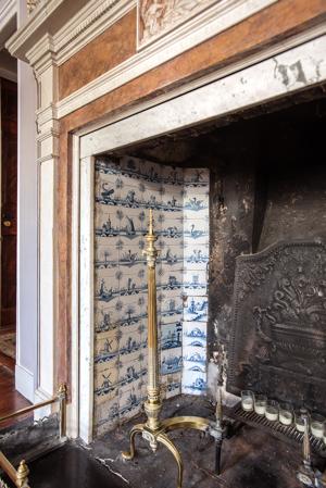 Mantel replaced in the hall about 1800