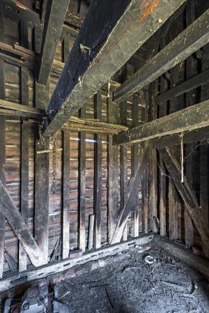 Close-studded smokehouse