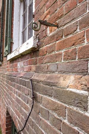 Water table made of cast bricks, limited to the approach facade;