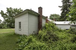 ca. 1830 dairy converted to a laundry in 20th century