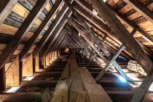 Original rear slope (1714) and jack-up rafters from 1768 raising