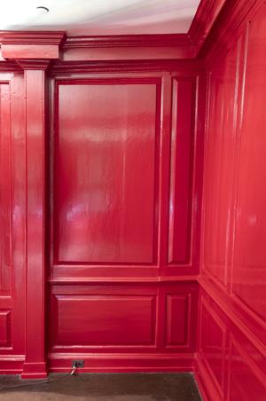 Original first-floor room with articulated (earthfast) posts and