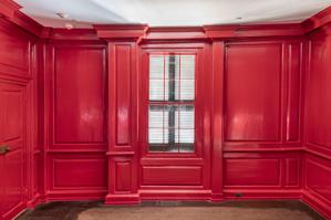 Original first-floor room with articulated (earthfast) posts and