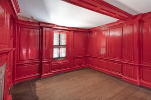 Original first-floor room with articulated (earthfast) posts and