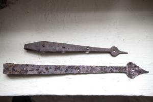 Hand-forged strap hinges with reverse eye