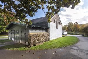 DuPont  era greenhouse appended to the barn