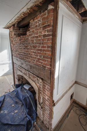 1705 drawing room chimney and lintel with 1729 infill for a smal