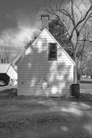 Buillt 1867 for aa Black woman caretaker; possibly earthfast
