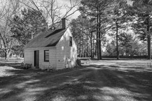 Buillt 1867 for aa Black woman caretaker; possibly earthfast