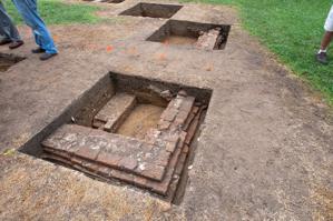 Excavation of outbuildings dating to the 3rd 1/4 of the 18th cen