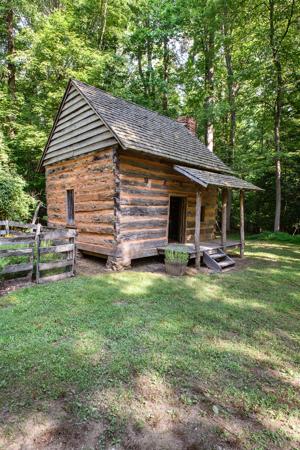 Cabin moved to Patuxent River Park, likley originally built afte