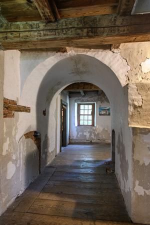 Vault carrying chimney flues across passage, 1758
