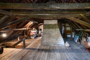 Truss and chimney in attic, 1758