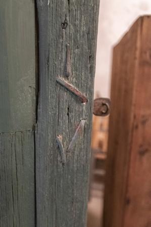 Casa Forte,  clinched nails of door latch