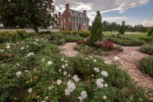 House of 1705 with recreated garden of 1784