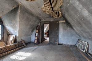 Slave quarters in attic of service wing