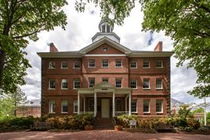 Header-bond front, 1742, riased to 3 stories in the 1786-92