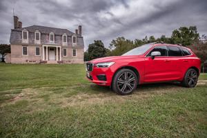 XC60R with the house in the background