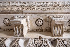 Plaster cornice in the drawing room