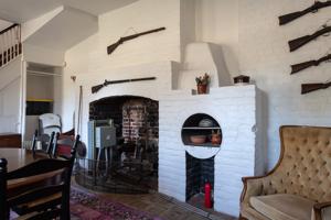 Kitchen hearth and Scotch ovenl 1765; heavily restored 1950s