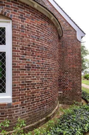 Less prominent dark or glazed headers used on north side of apse