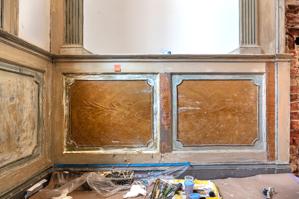 1790s wainscot in parlor at niche with 1835 graining exposed. Ni