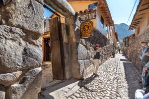 Doorway and remains of Inca stonework in village (2400s)
