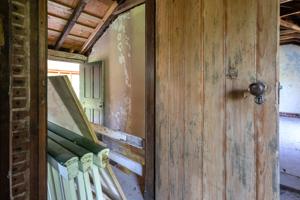 Servant spaces over kitchen extension of ca. 1800; walls raised 
