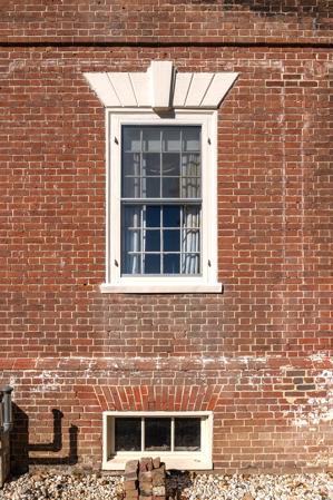 Window with wooden arch and keystone, 1792