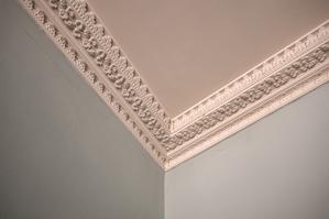Plaster cornice in parlor; 1800-05