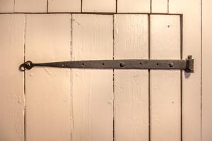 Flame-finial strap hinge; 1792