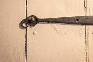 Flame-finial strap hinge; 1792