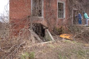 Cellar entry on rear