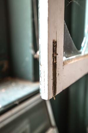 Bowfat sliding bolt in parlor; 1765