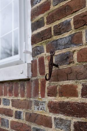 Shutter dog; 1765