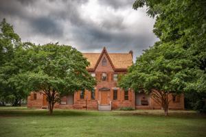Parson Thorne House, Silver Hill Farm, 501 Northwest Front Stree