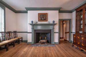 Early 19th-century parlor