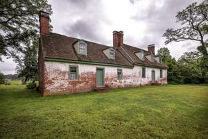 Hall-parlor house (ca. 1745) with kitchen wing (3rd 1/4 18th cen