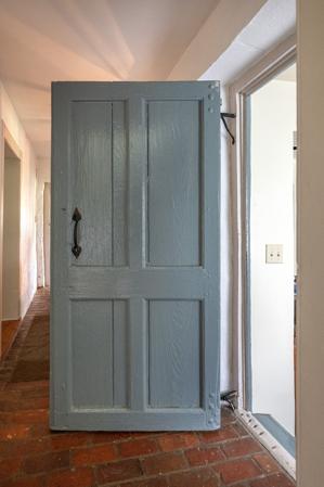 Rear board and panel door from passage of wing to outside; 3rd 1