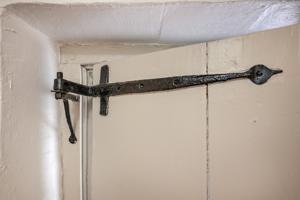 Offset strap hinge on rat's tail pintle; rear door to passage, w