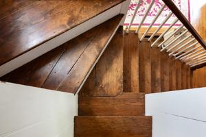 Stairs add 1840s/50s between hall and parlor
