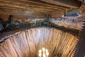 Wood-lined ice house in cellar of outbuilding; 2nd quarter 19th 